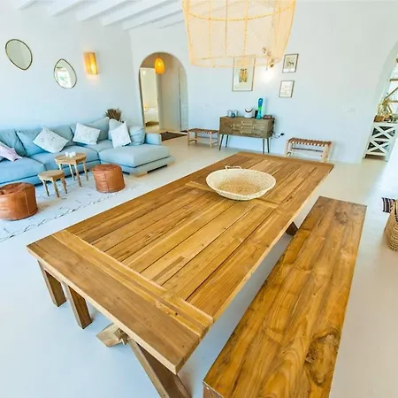 La De Pinos Villa