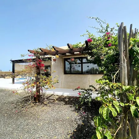 La De Pinos Villa *