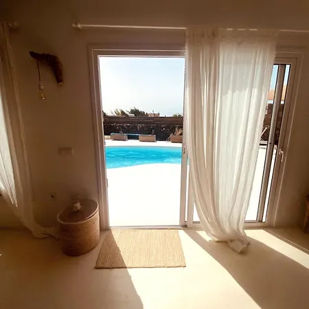 La De Pinos Villa *